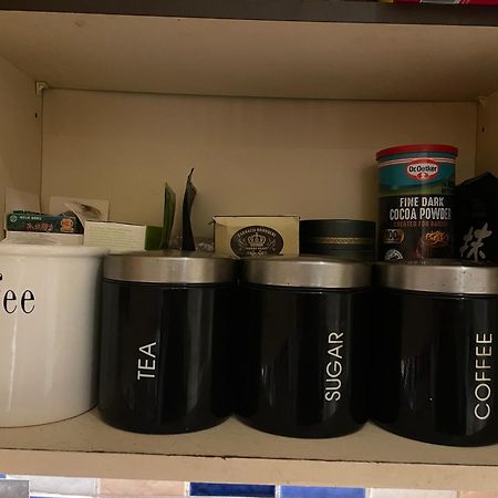 לונדון Rooms In Shared House In Kensington מראה חיצוני תמונה